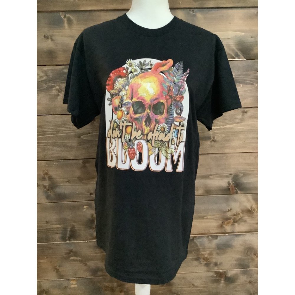 NEW Black Gildan Short Sleeve T-Shirt Size Medium Don’t Be‎ Afraid to Bloom